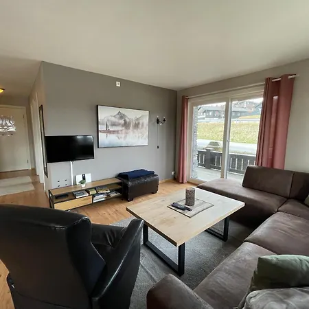 Relaxing Retreat With Two Terraces *