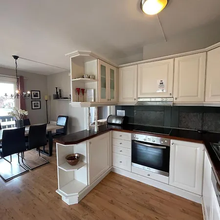 Relaxing Retreat With Two Terraces *