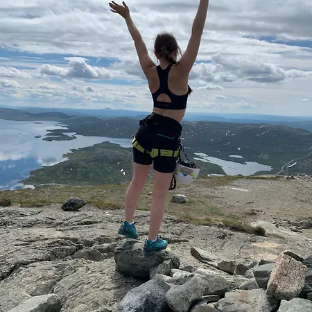 Relaxing Retreat With Two Terraces Beitostolen